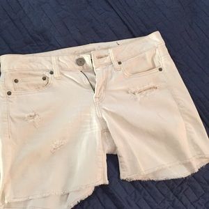 White American Eagle shorts